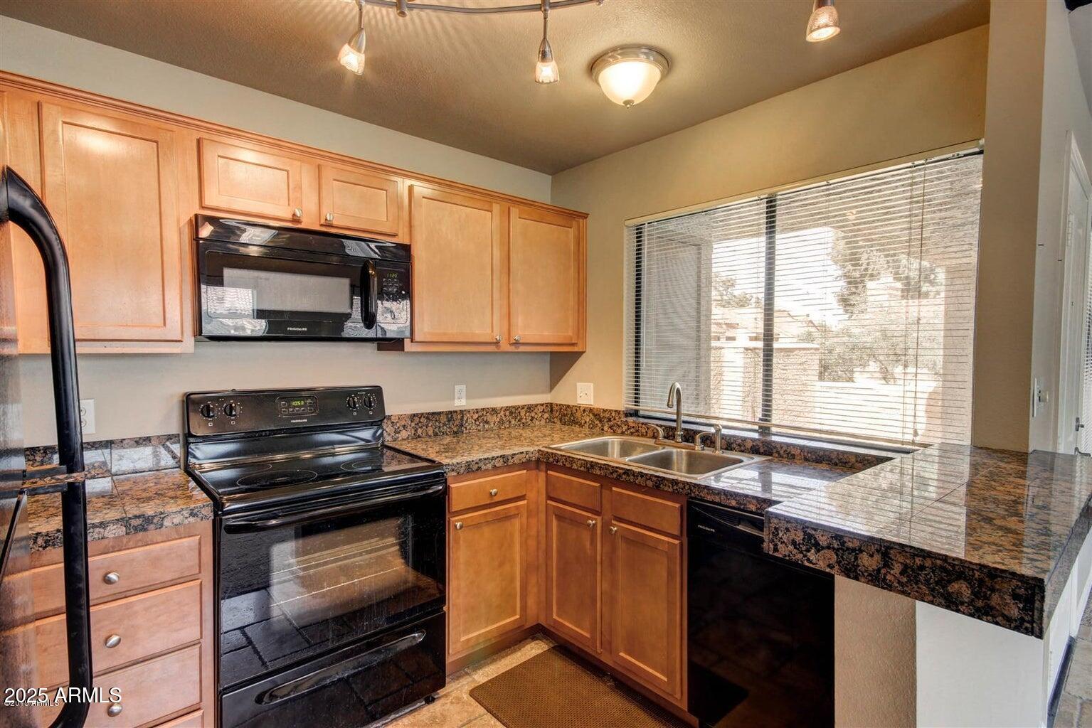 10115 E MOUNTAIN VIEW Road, 2015