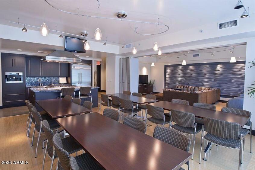 140 E RIO SALADO Parkway 610