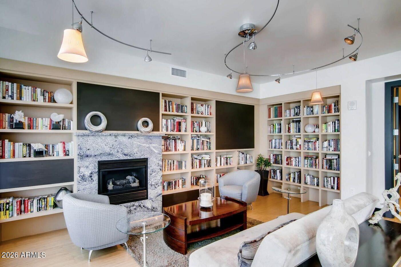 140 E RIO SALADO Parkway 610