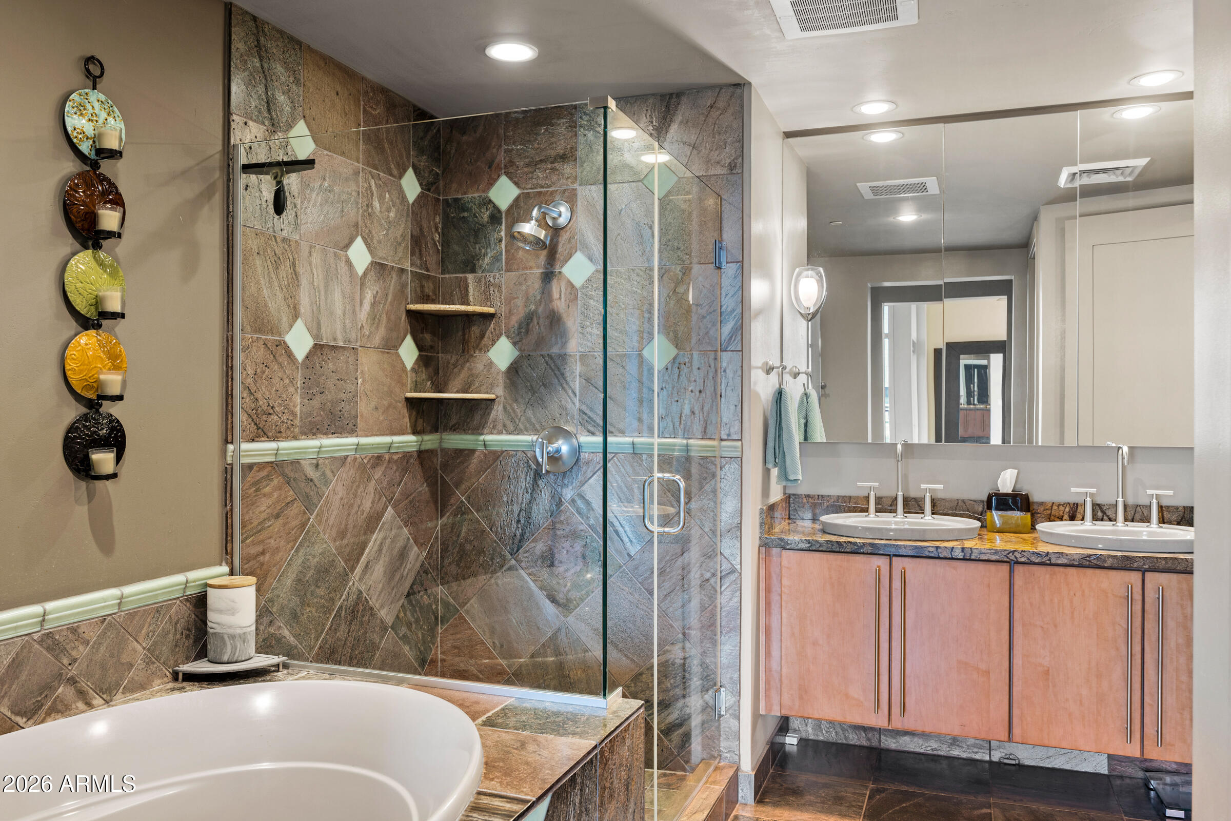 140 E RIO SALADO Parkway 610