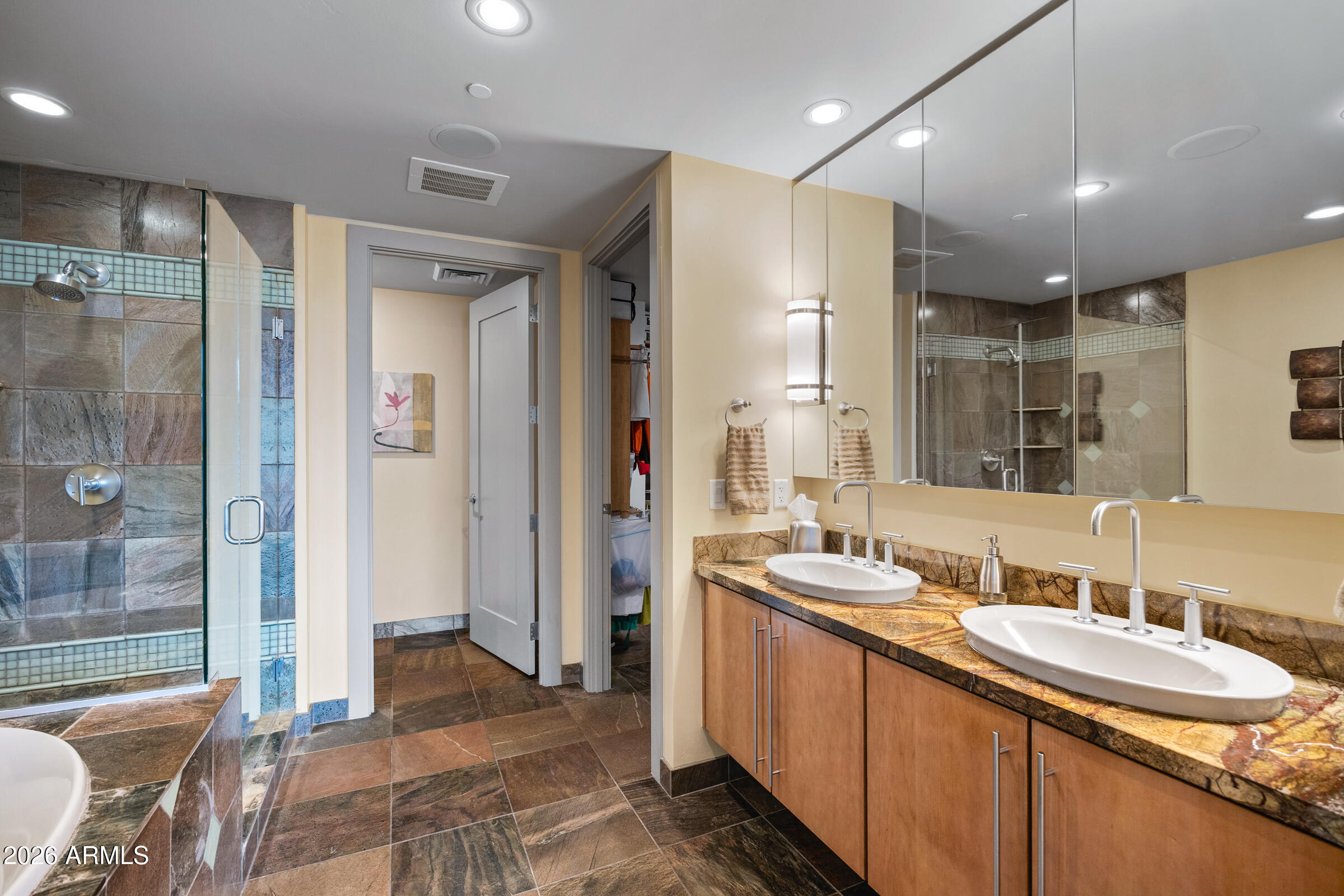 140 E RIO SALADO Parkway 610