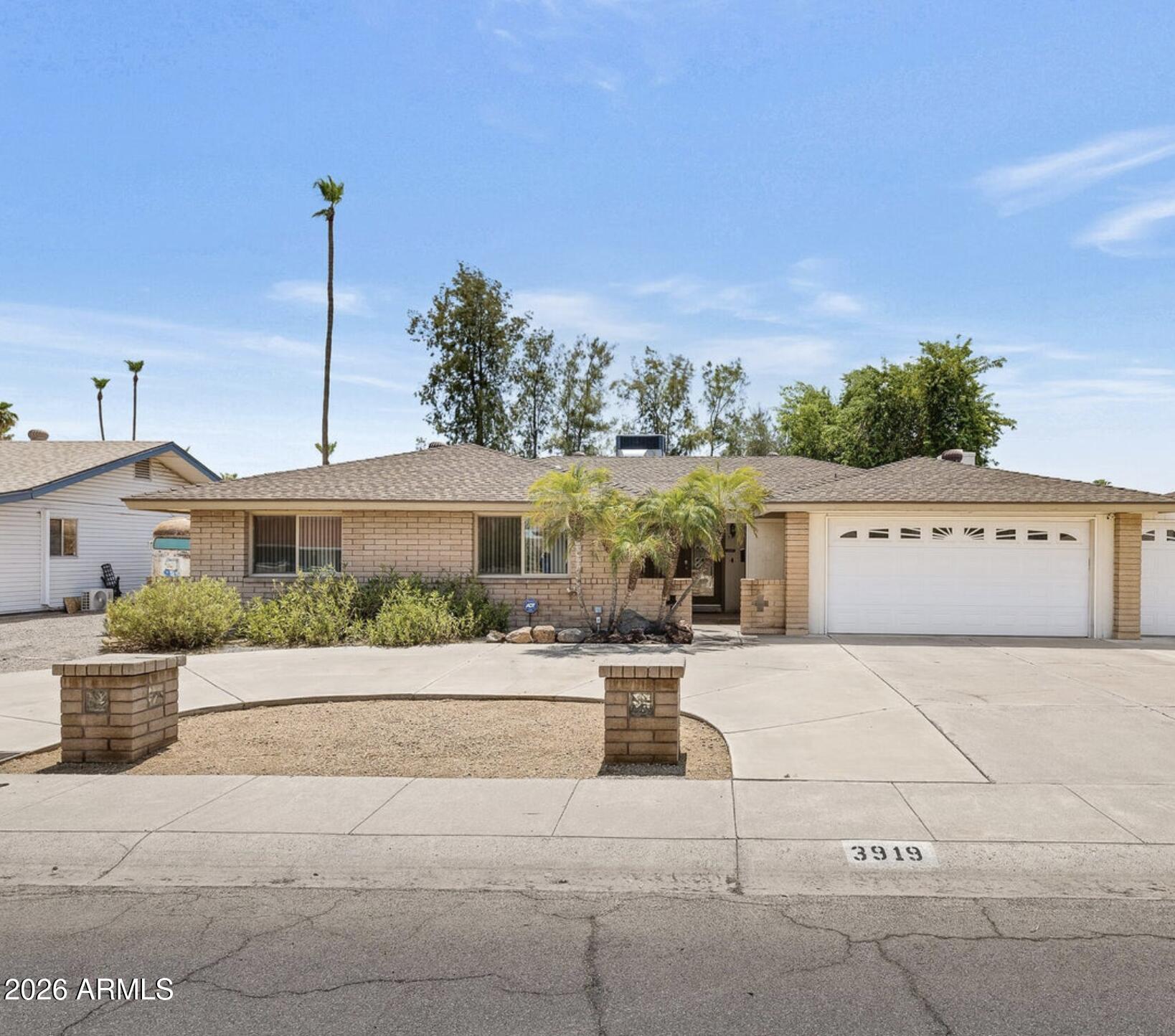 3919 W Lane Avenue