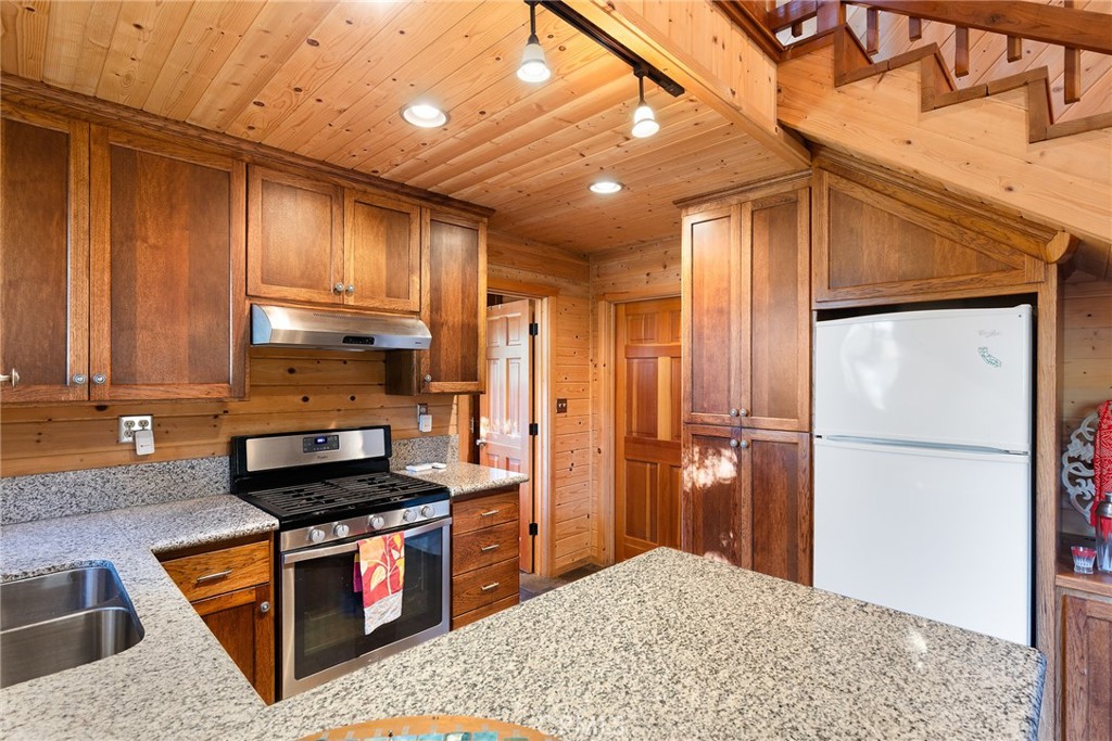 12352 Centerville Road