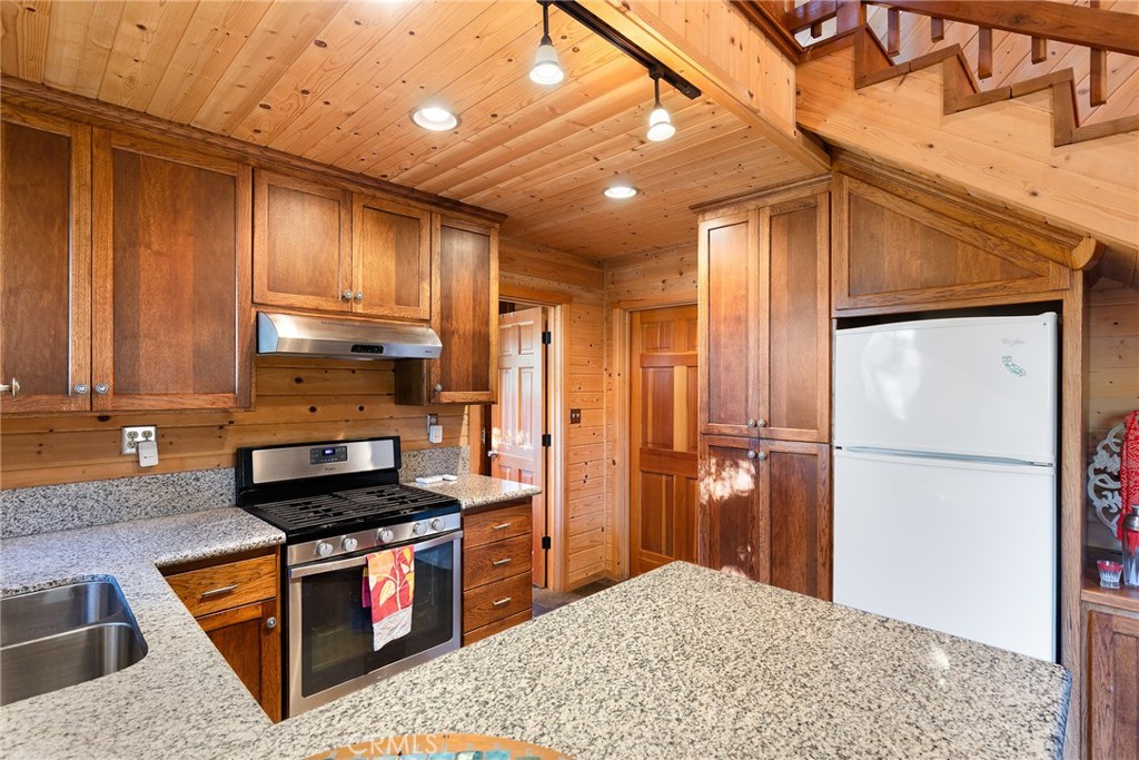 12352 Centerville Road