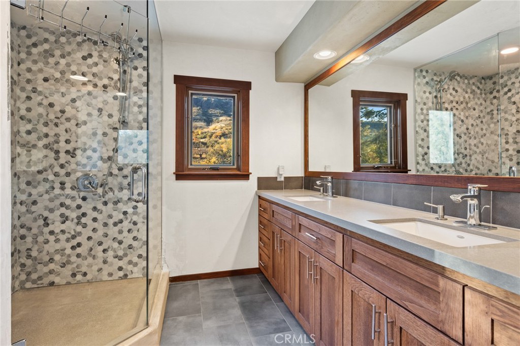 12352 Centerville Road