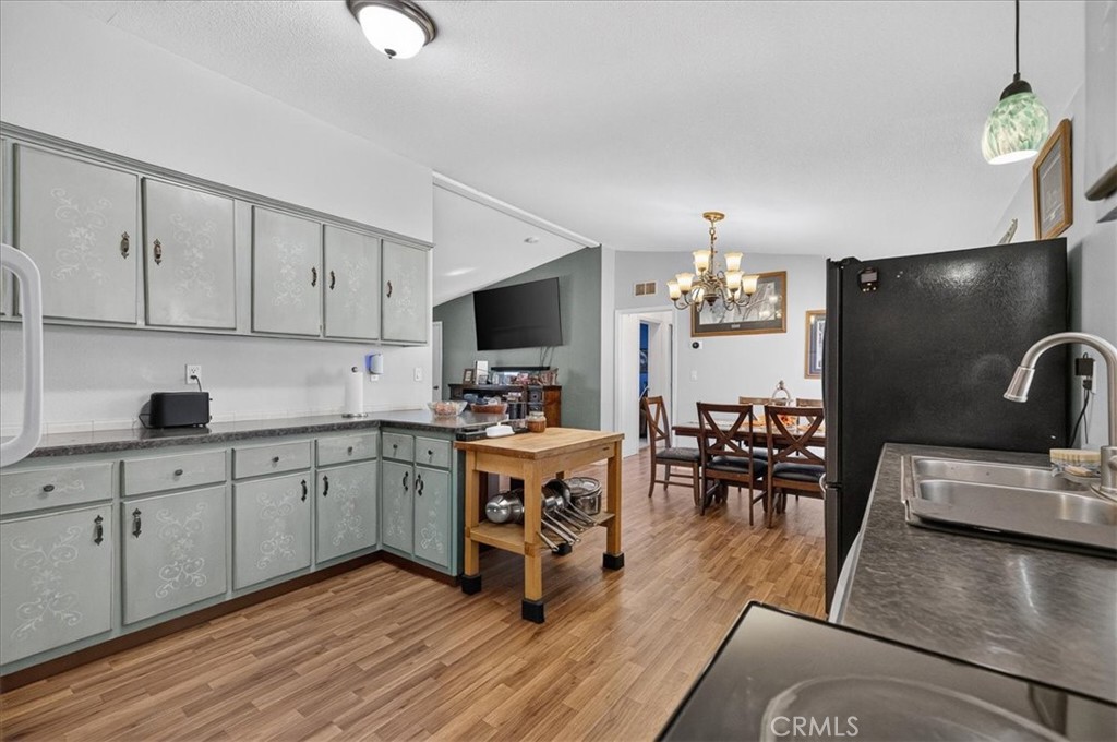 4002 Hicks