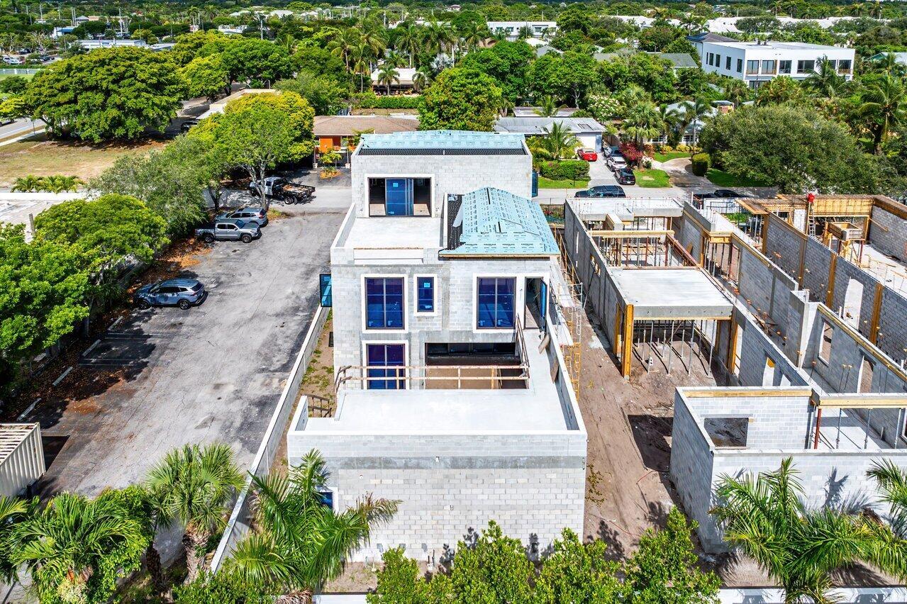 809 NE 9th Avenue