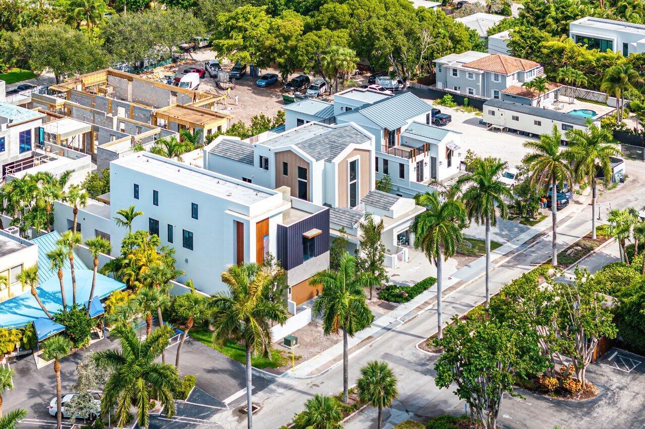 809 NE 9th Avenue