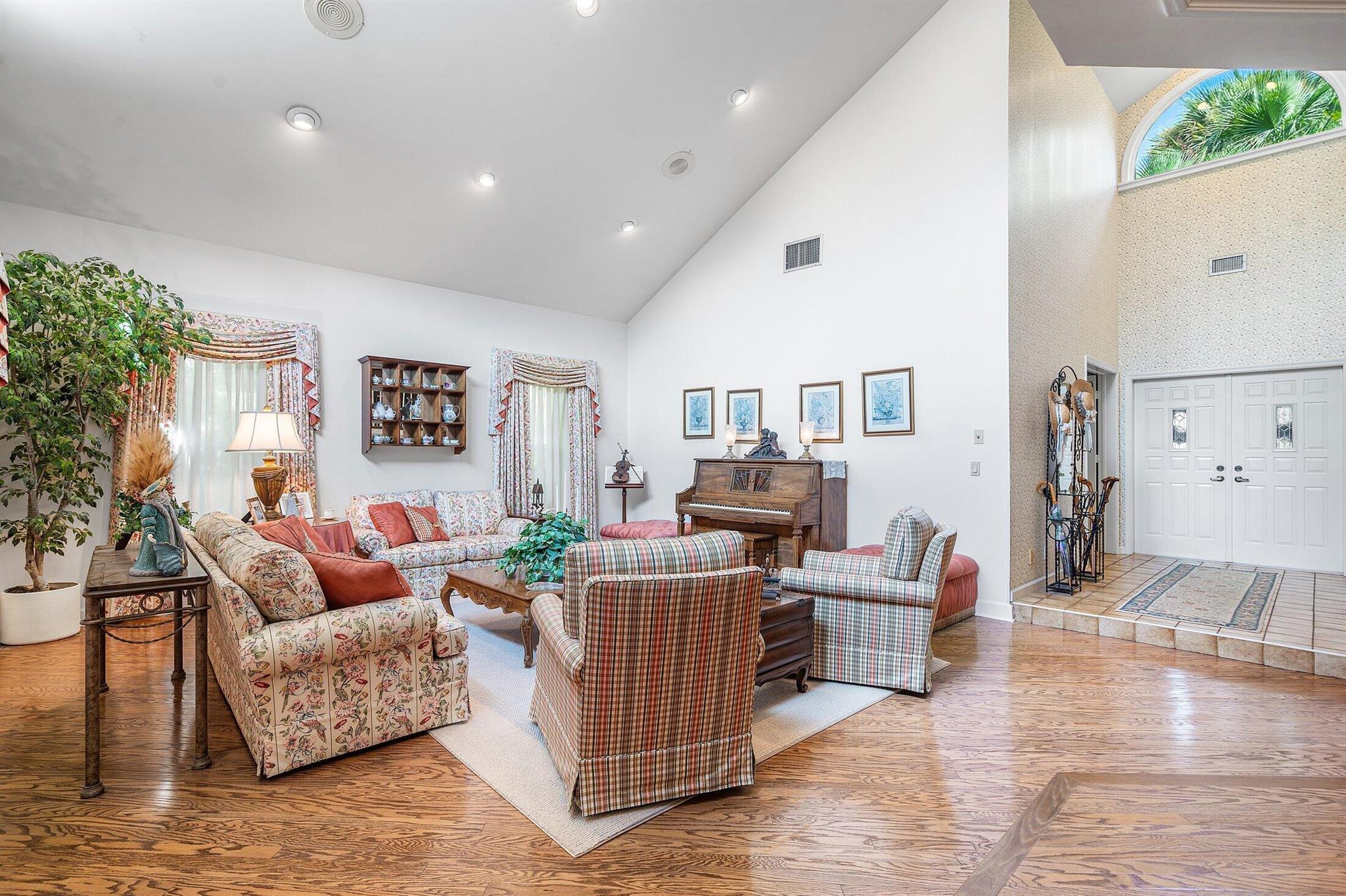4838 Charlton Way