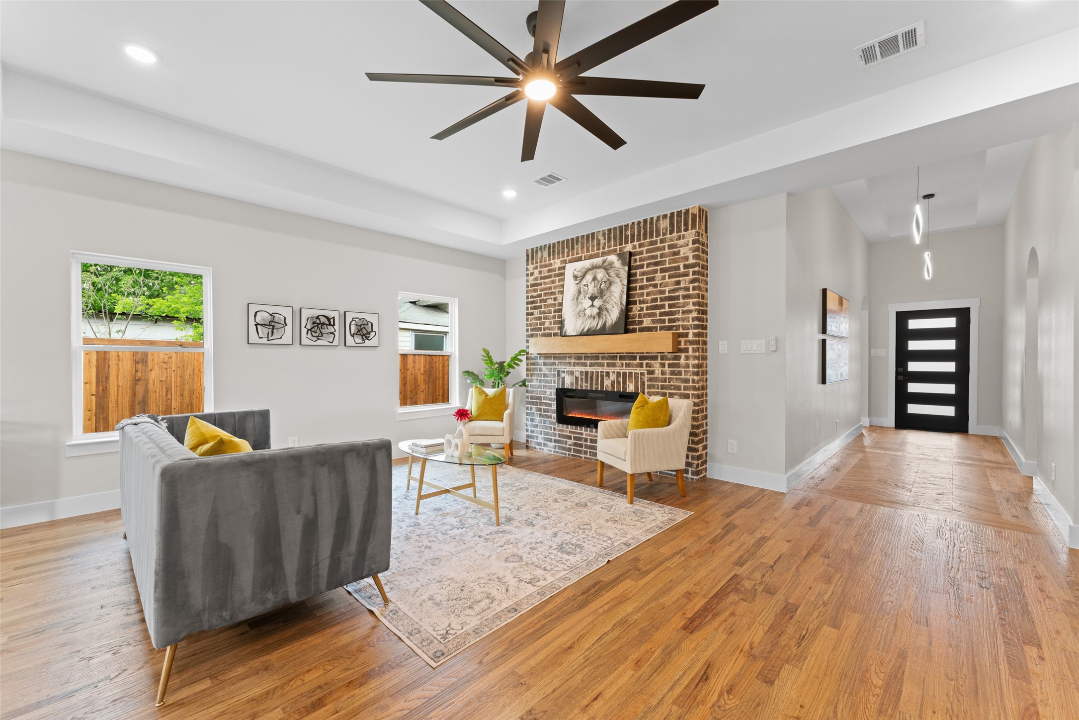 425 E Walnut Street