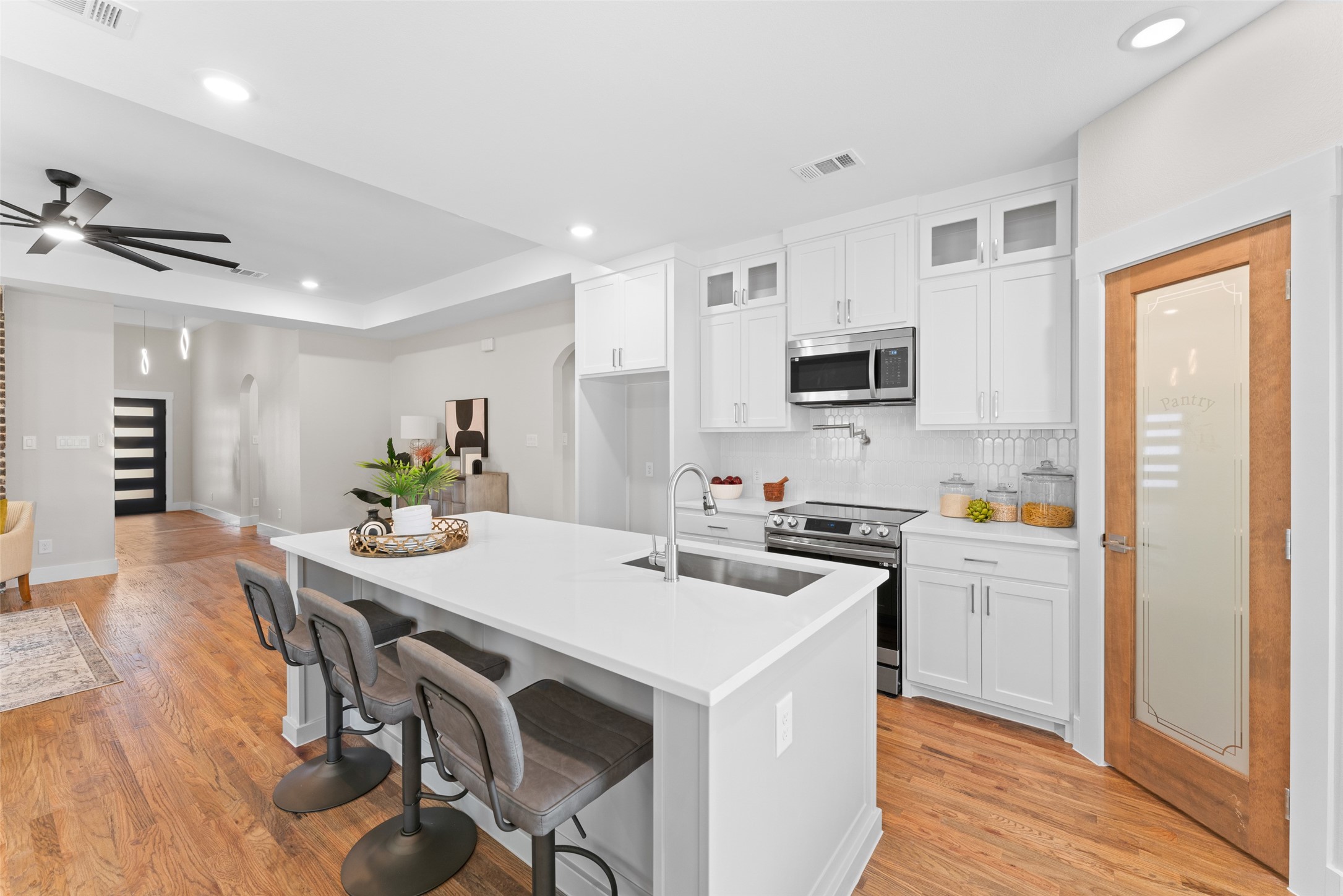 425 E Walnut Street
