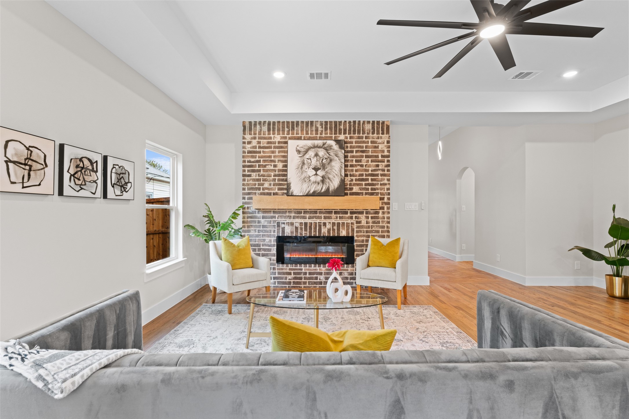 425 E Walnut Street