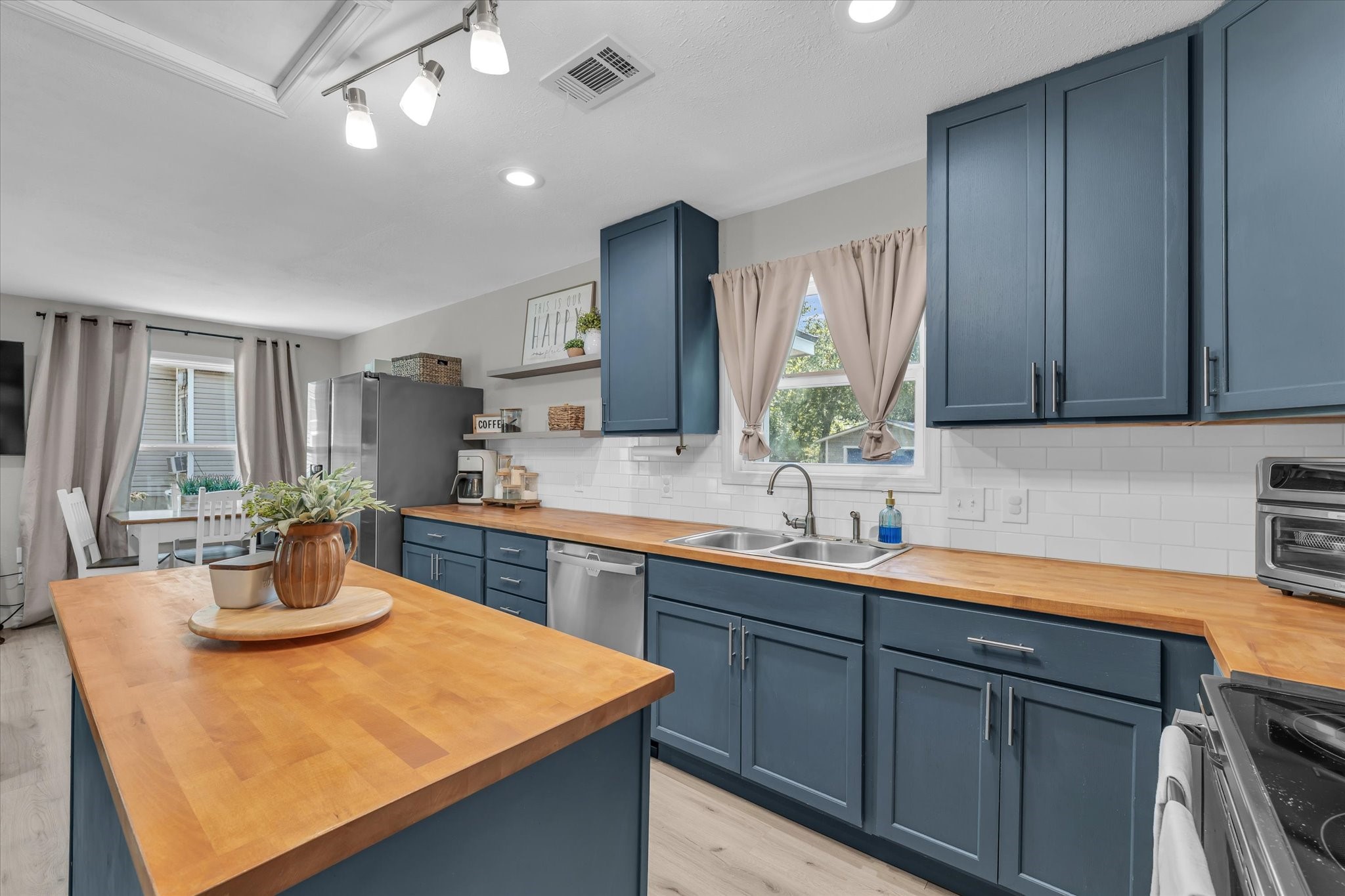 3816 Charlton Avenue