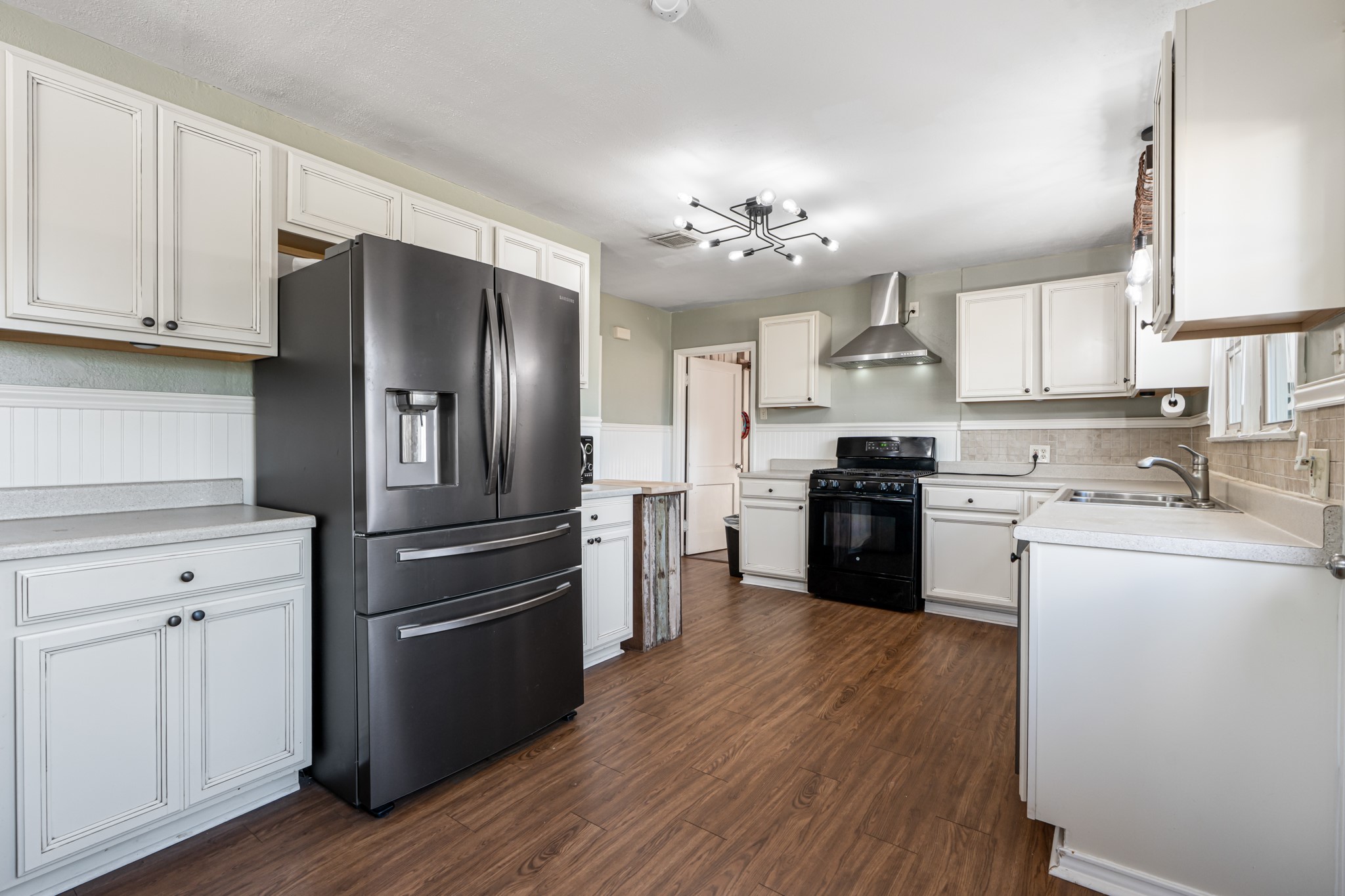 1500 W 10th Street