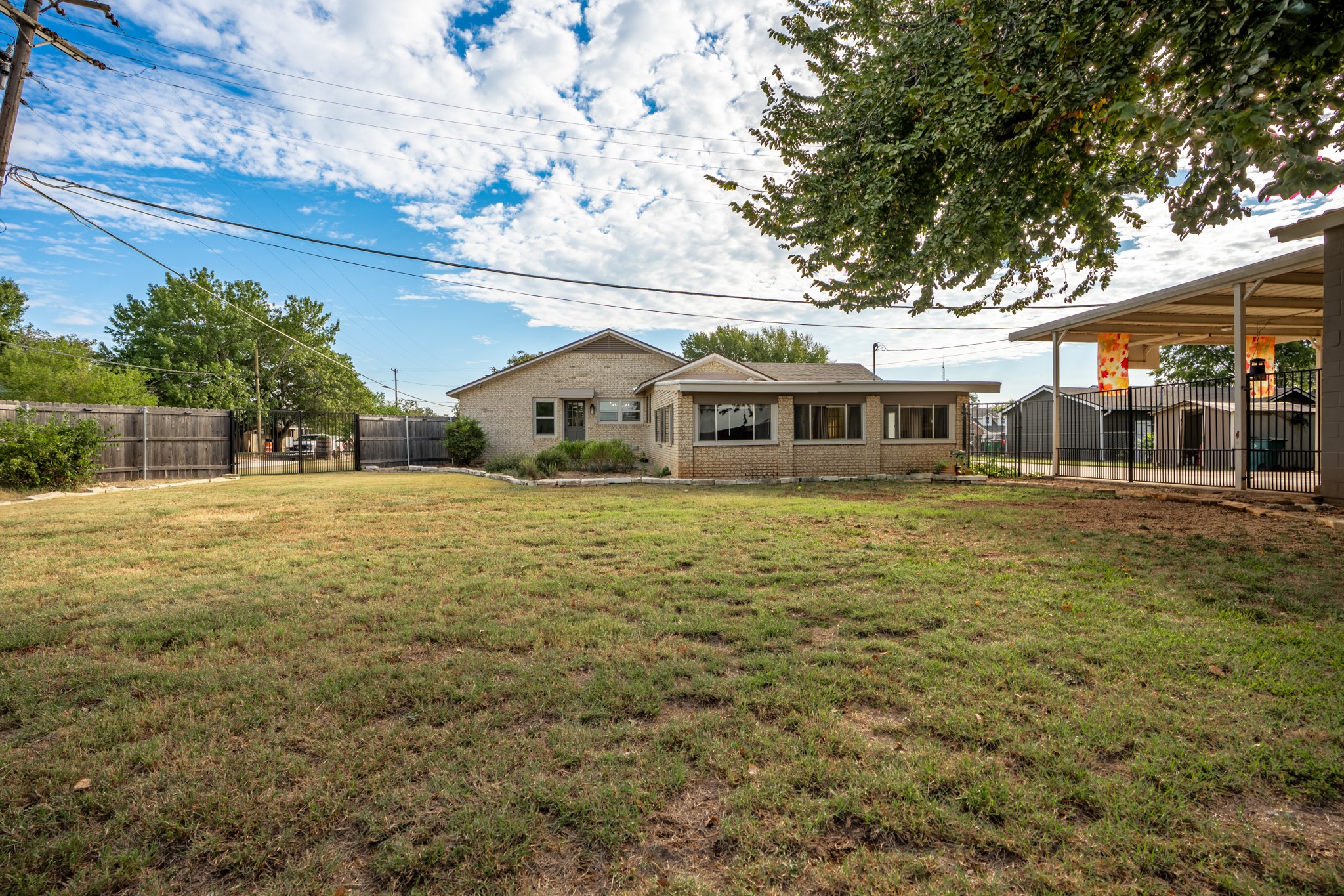 1500 W 10th Street