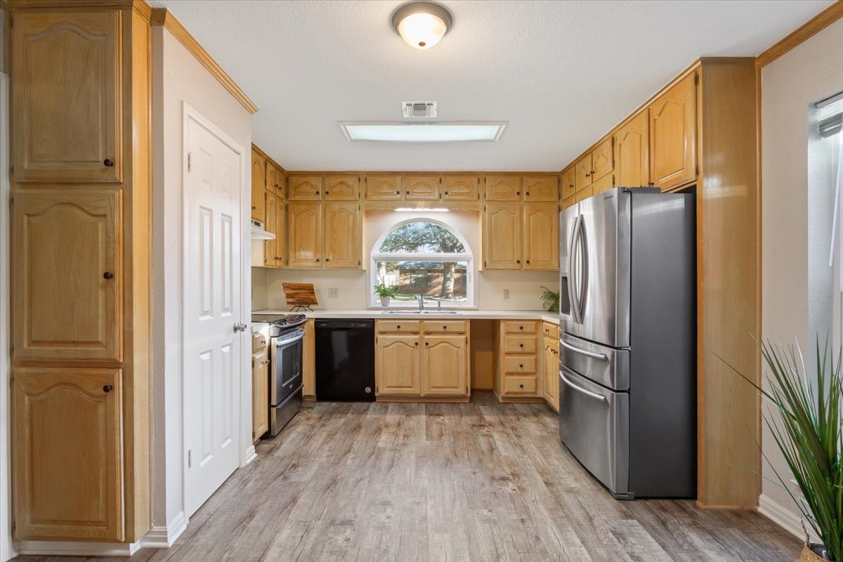 327 E Chapman Road