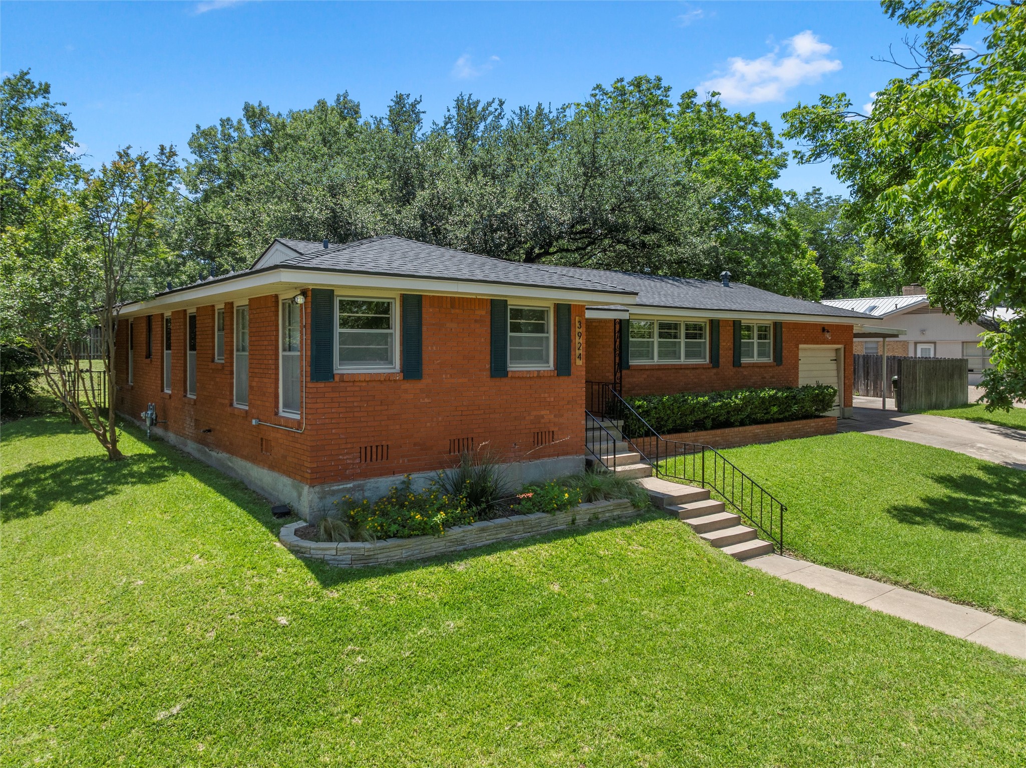 3924 N 30th Street