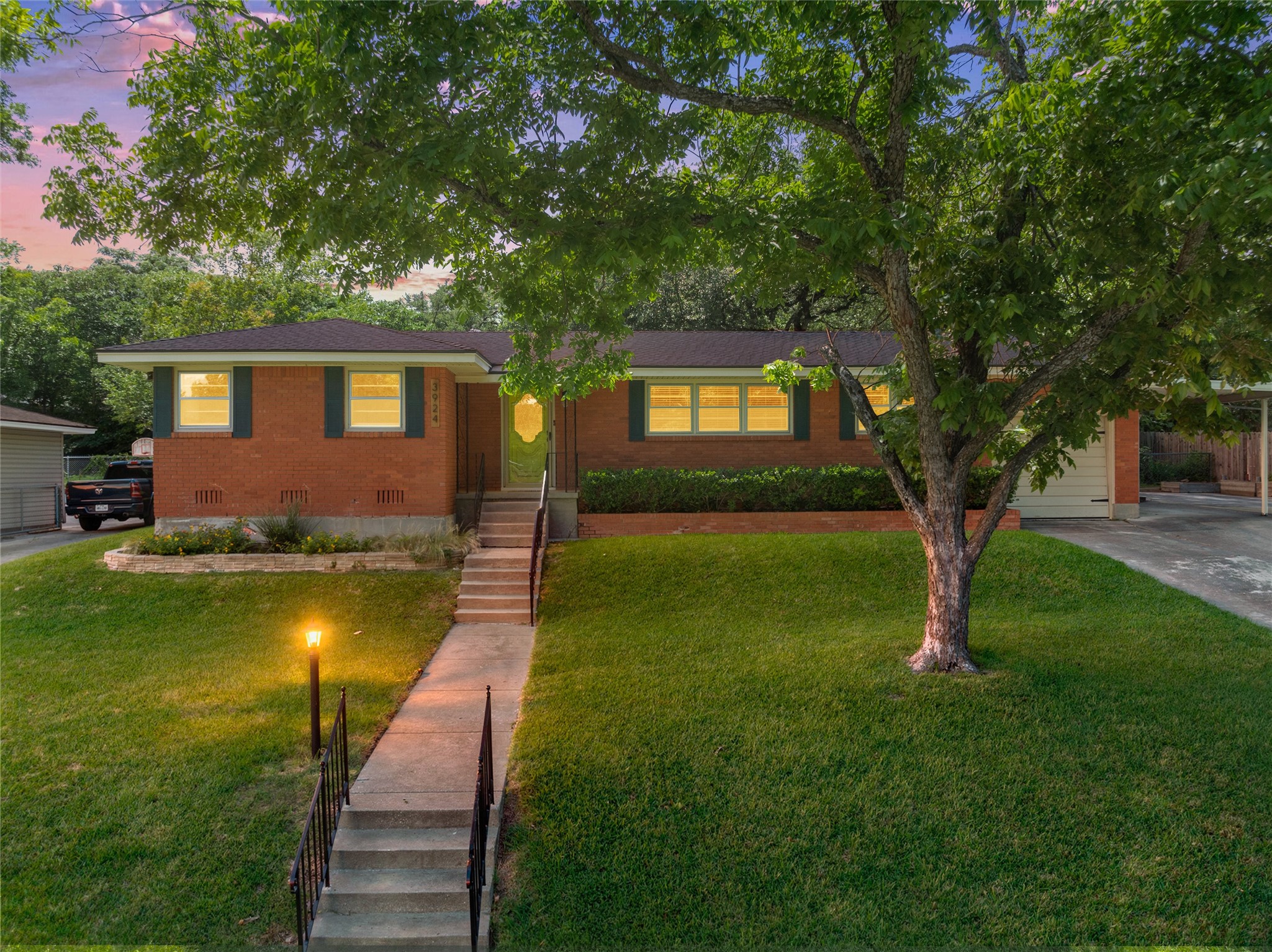 3924 N 30th Street