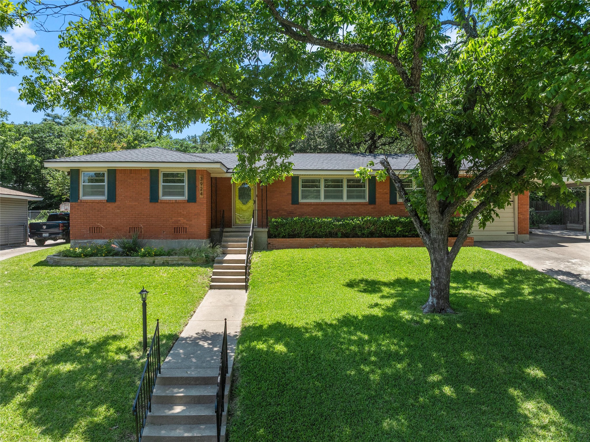 3924 N 30th Street