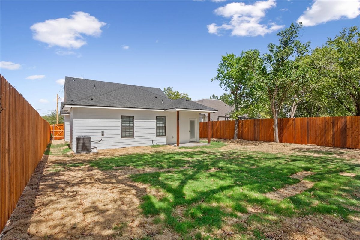 2704 Clay Avenue
