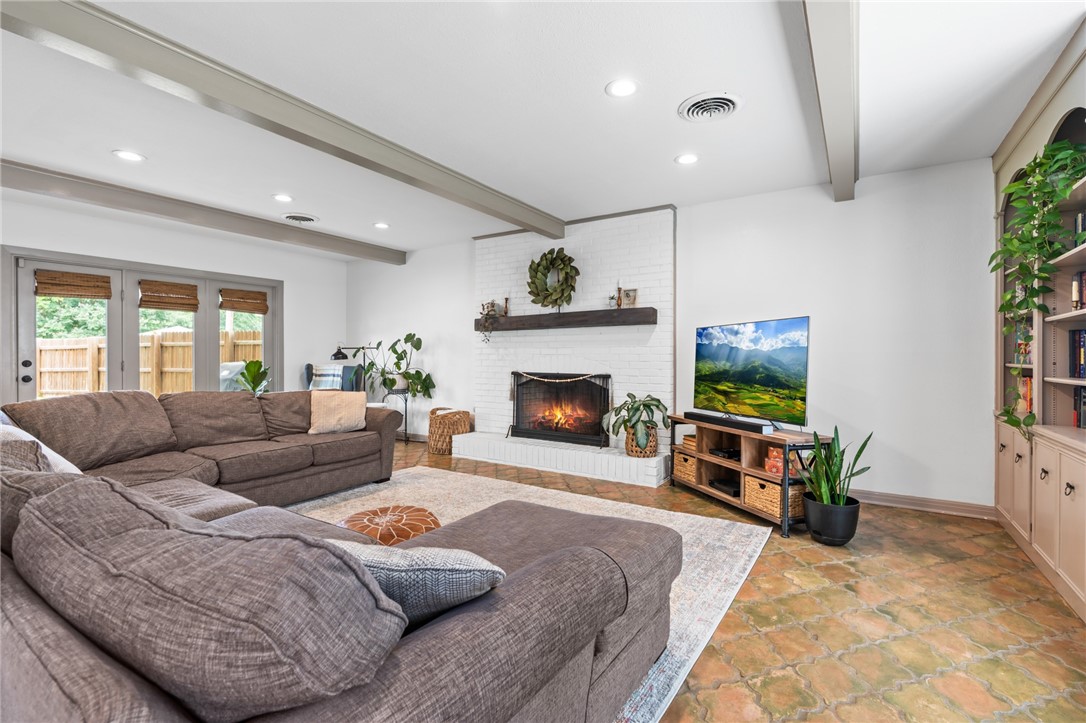 1116 Knotty Oaks Drive