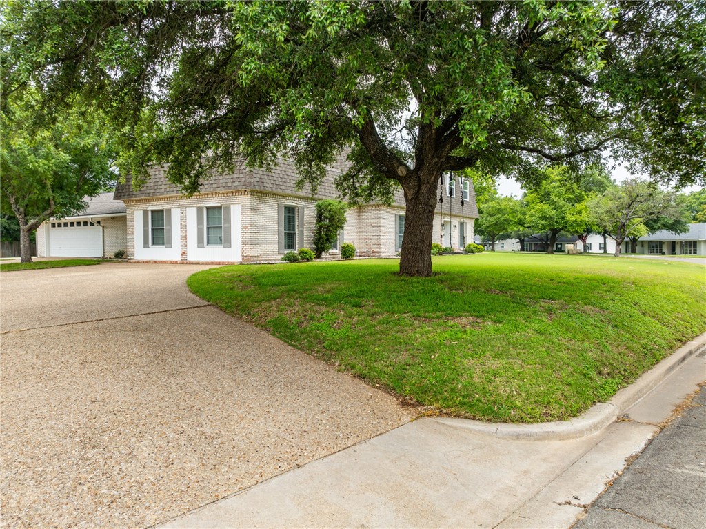 1116 Knotty Oaks Drive