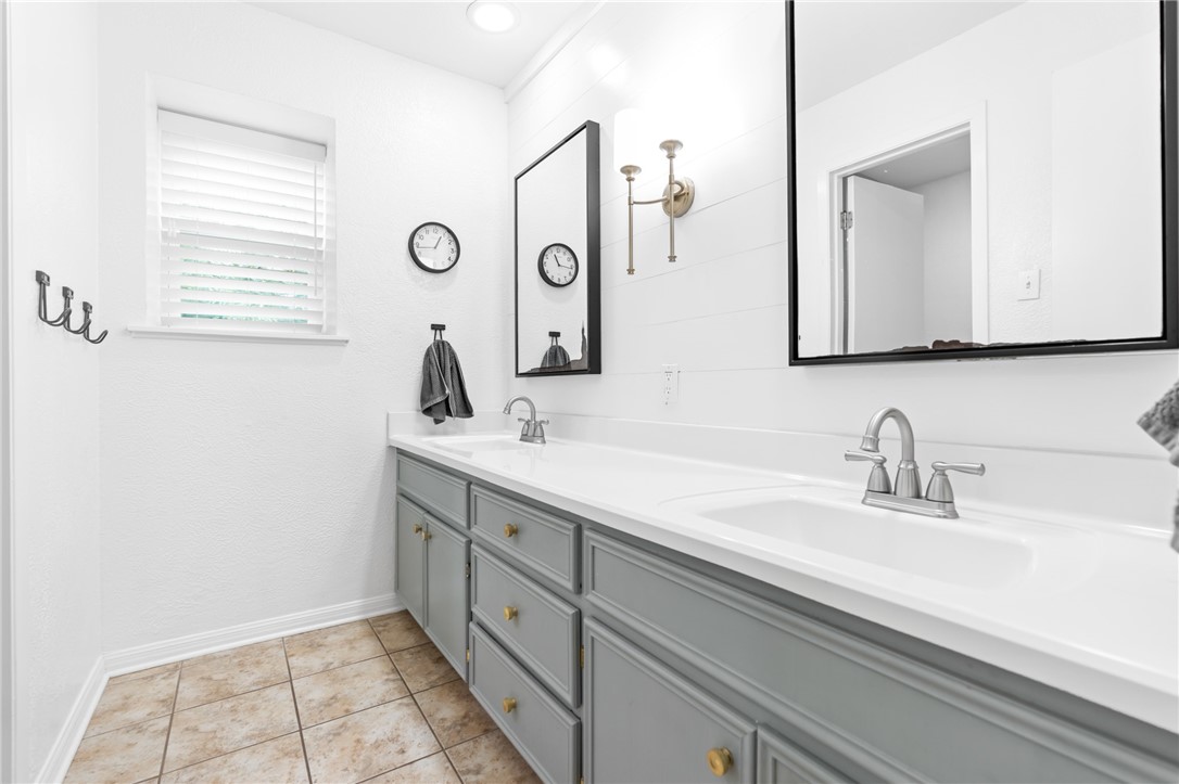 1116 Knotty Oaks Drive