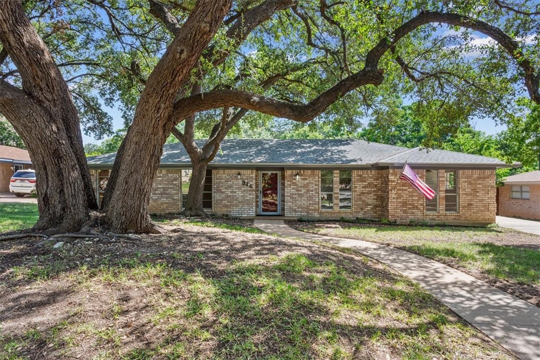 816 Wedgewood Drive