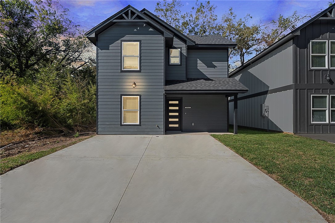 2313 Mistletoe Avenue