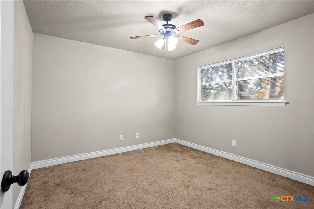 930 Verna Lee Boulevard