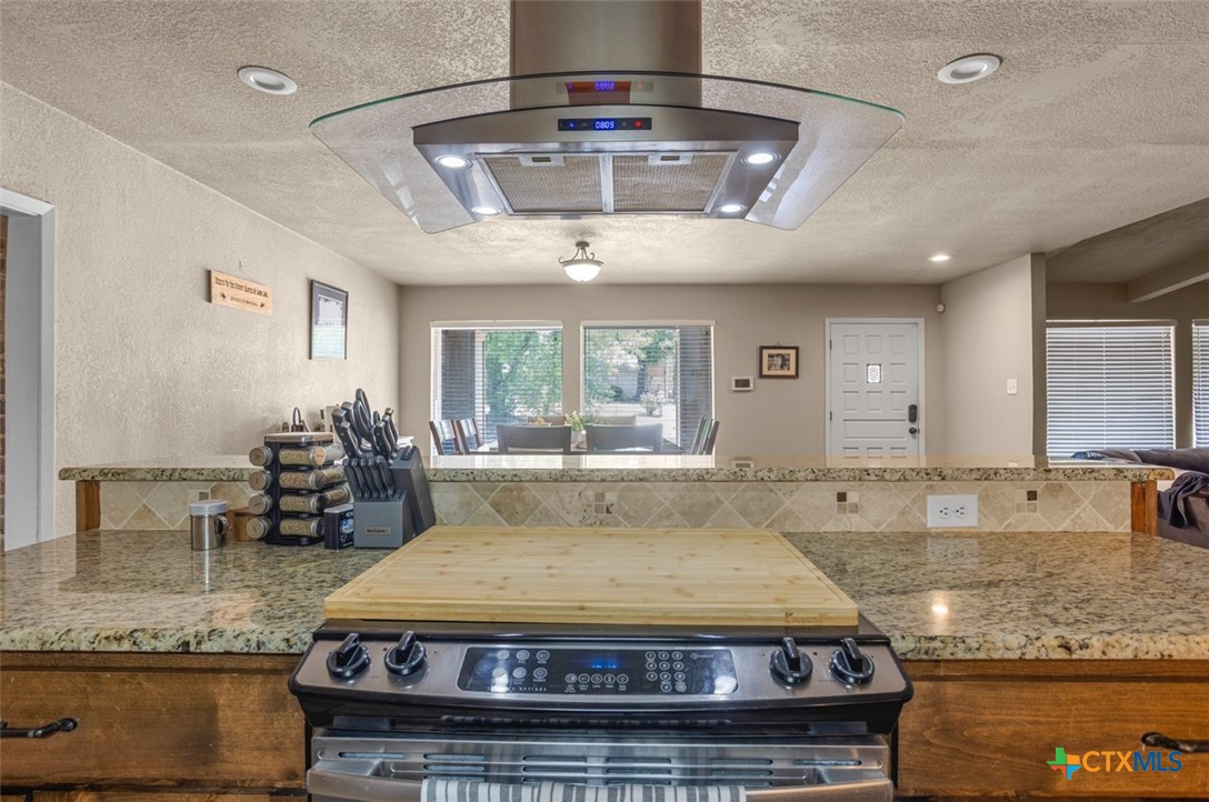 930 Verna Lee Boulevard