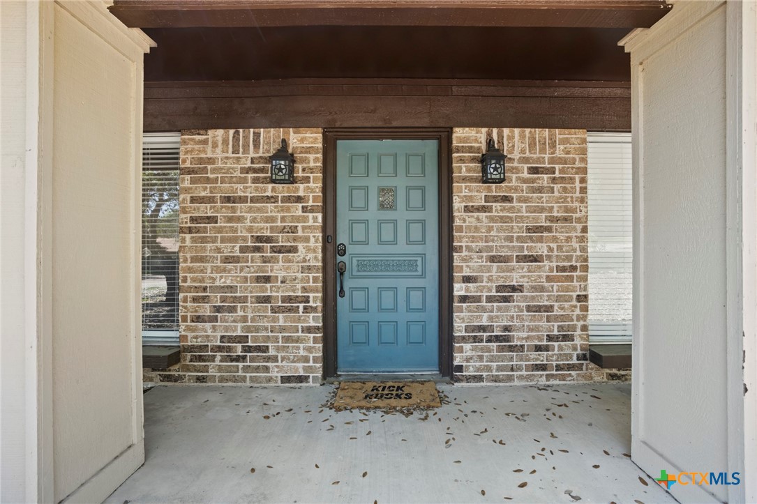 930 Verna Lee Boulevard