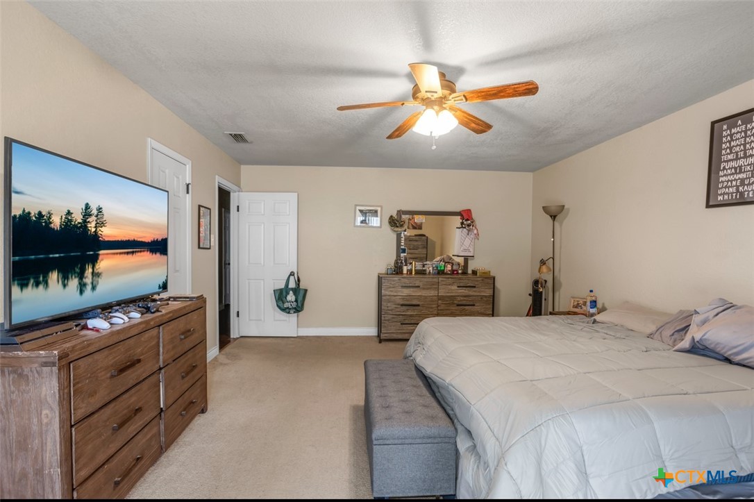 930 Verna Lee Boulevard