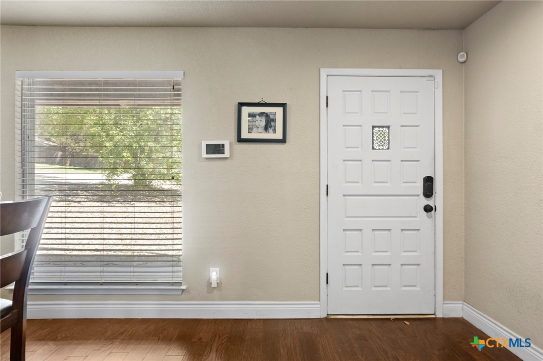 930 Verna Lee Boulevard