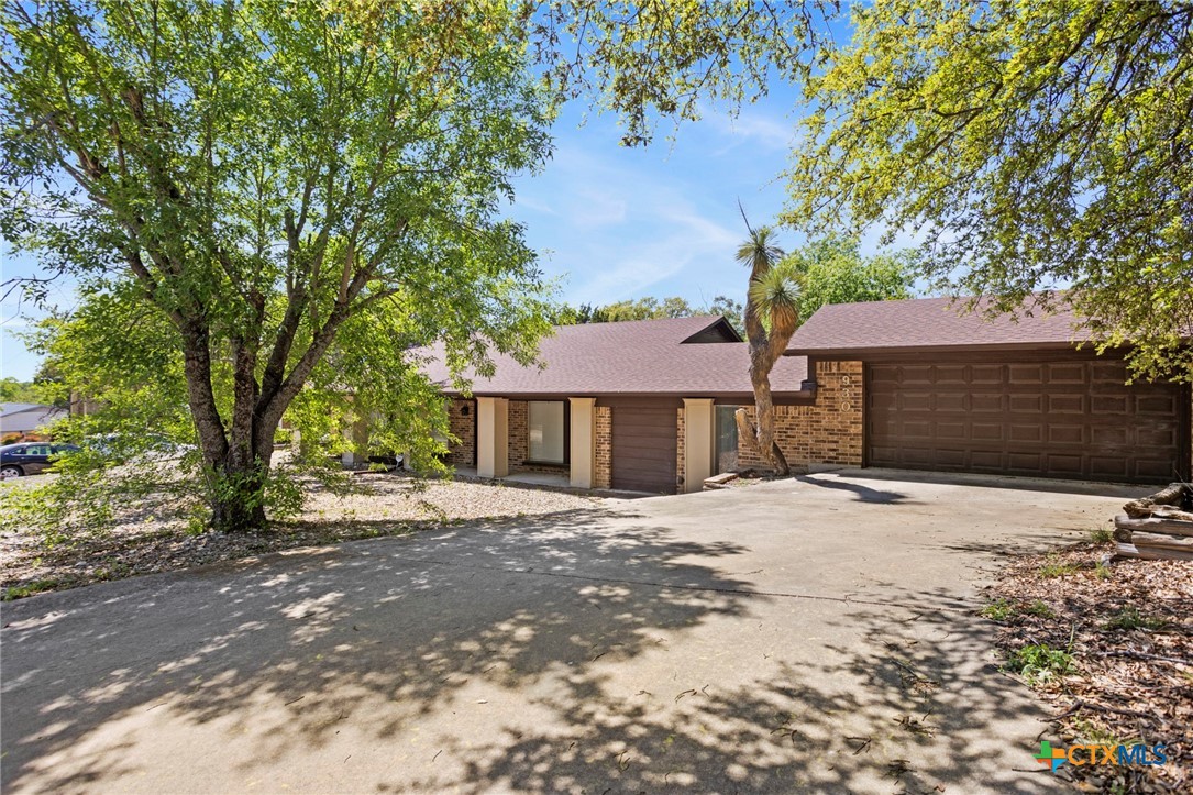 930 Verna Lee Boulevard