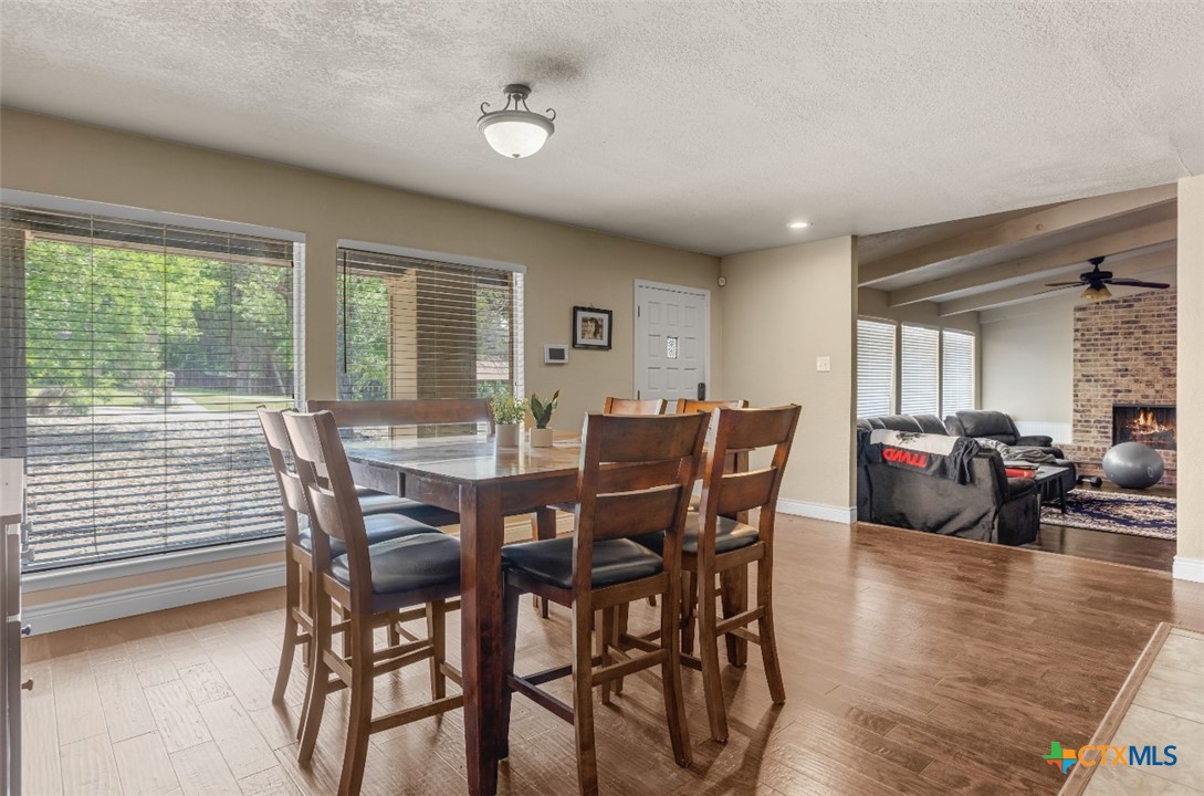 930 Verna Lee Boulevard