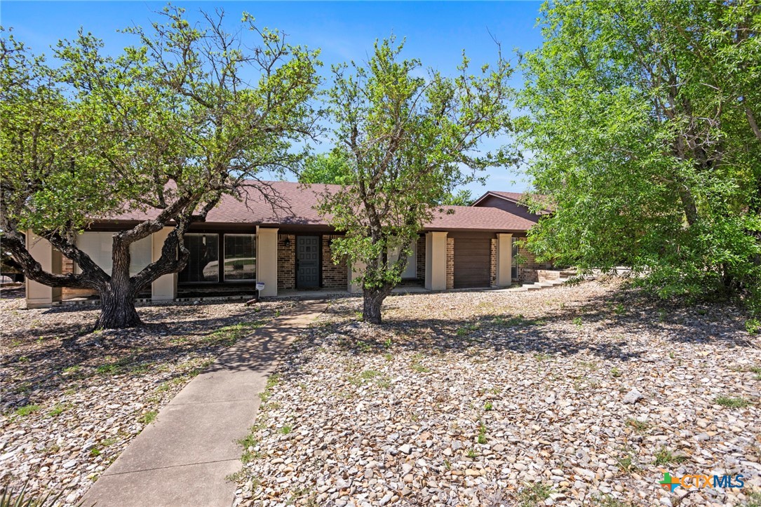 930 Verna Lee Boulevard