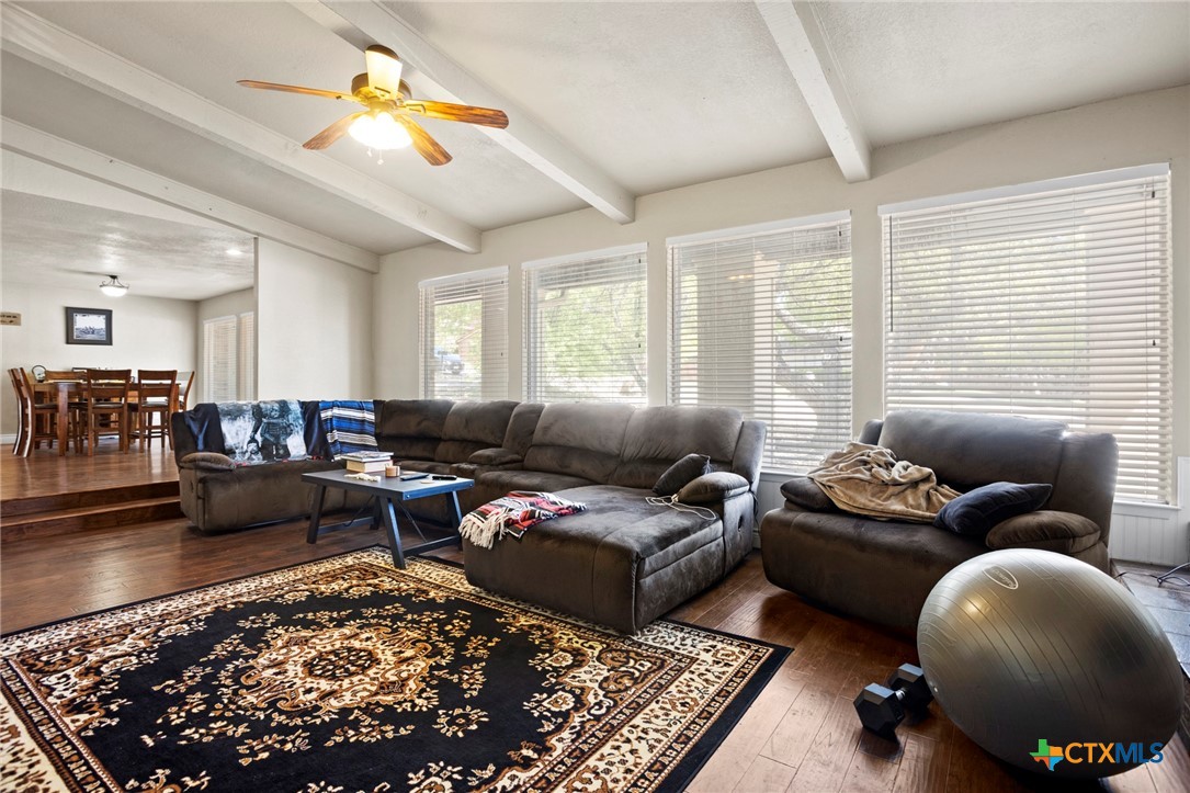 930 Verna Lee Boulevard