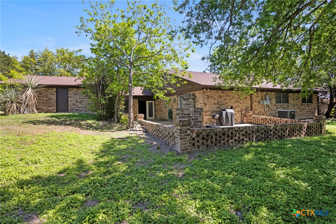 930 Verna Lee Boulevard