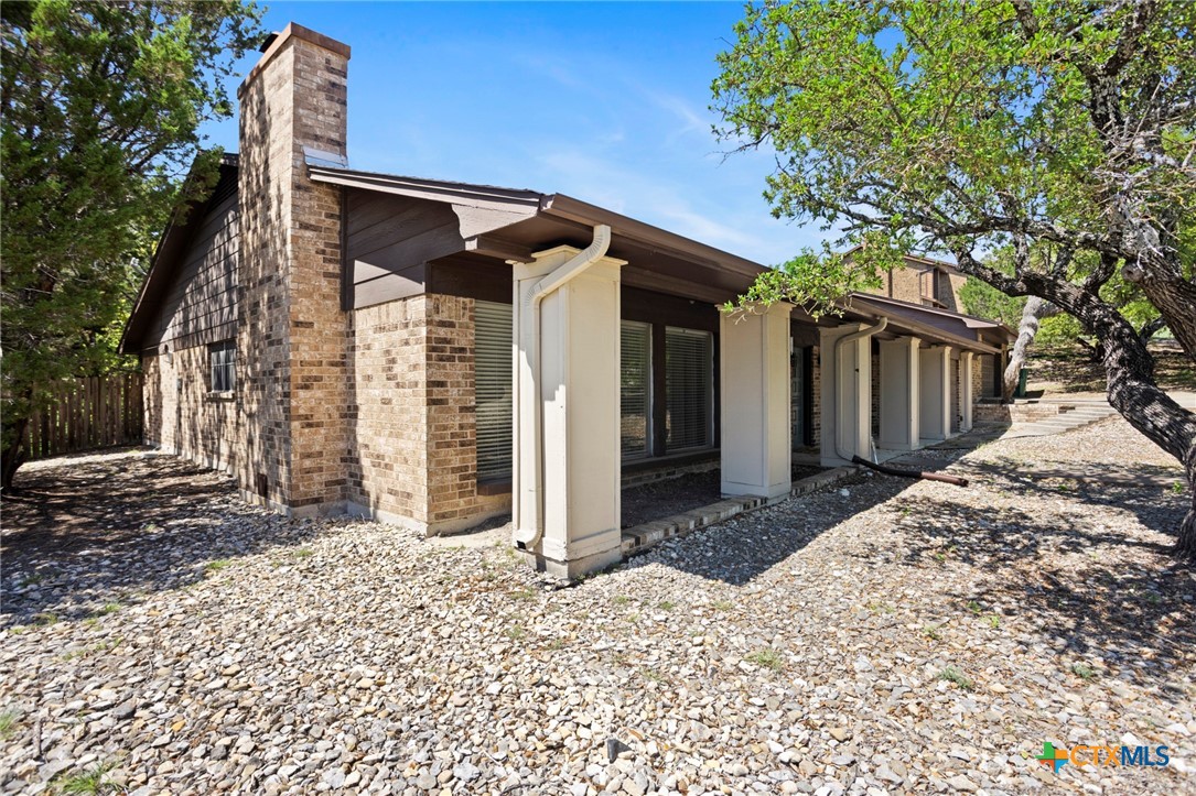 930 Verna Lee Boulevard