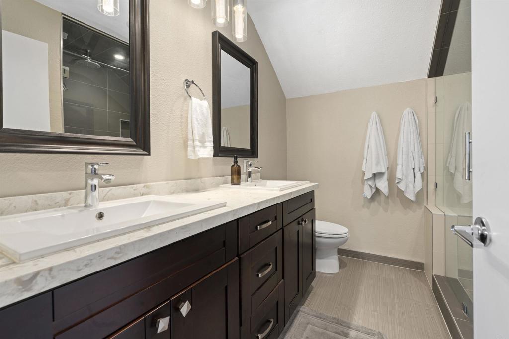 10007 Helix Mont Circle Circle