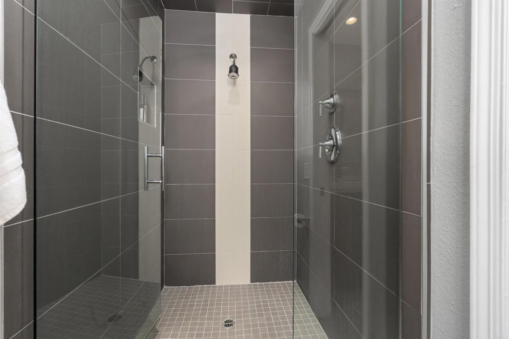 10007 Helix Mont Circle Circle