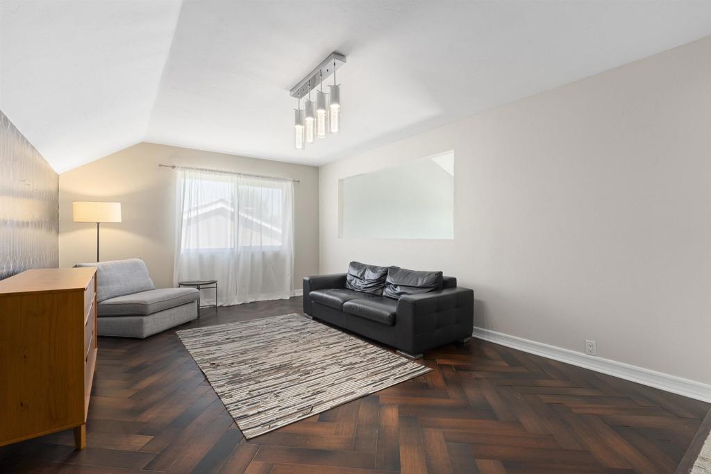 10007 Helix Mont Circle Circle