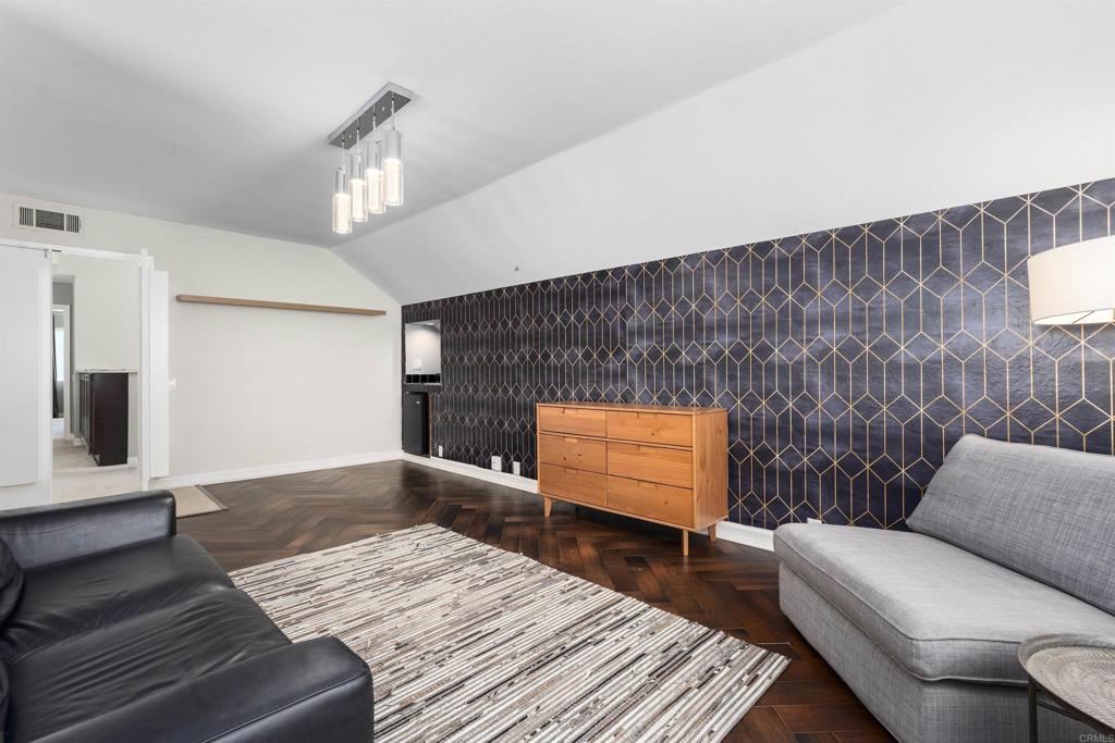 10007 Helix Mont Circle Circle