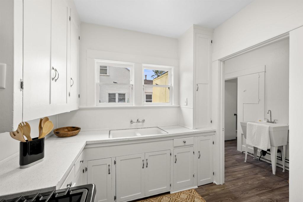 1011 Flora Avenue