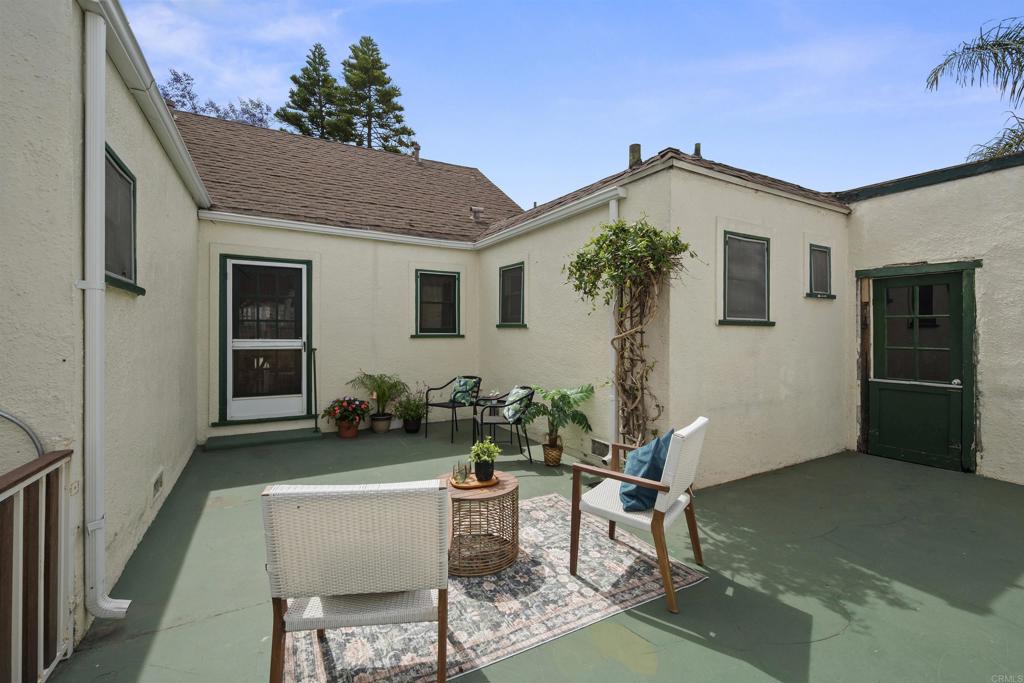 1011 Flora Avenue