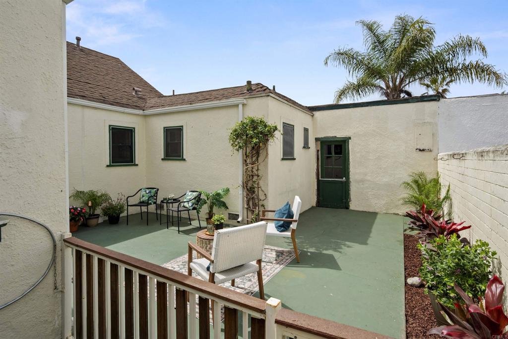 1011 Flora Avenue