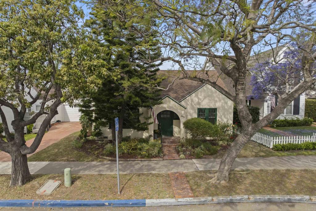1011 Flora Avenue