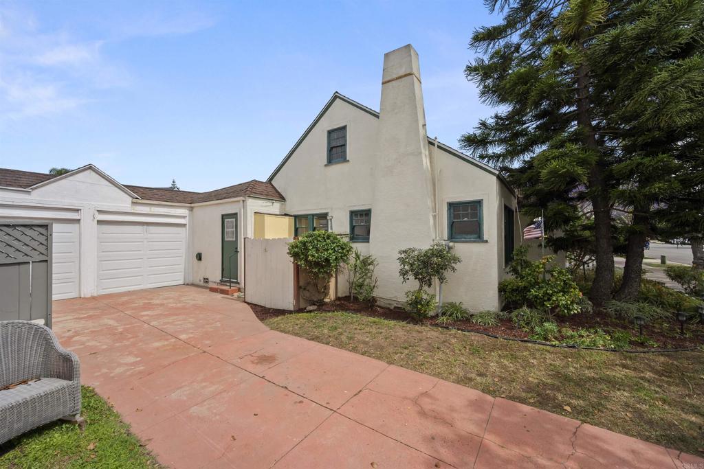 1011 Flora Avenue