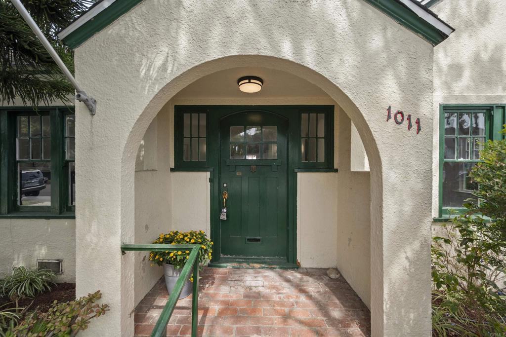 1011 Flora Avenue